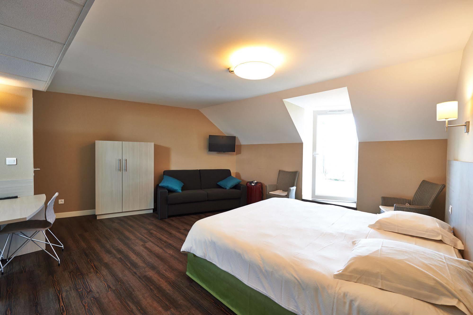 Park Hotel & Appartements Cholet Exterior foto